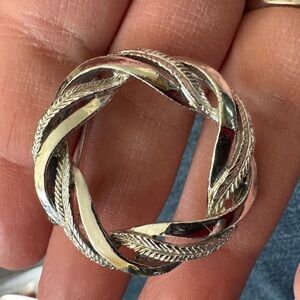 Gerry’s vintage silver tone circle brooch, EUC.